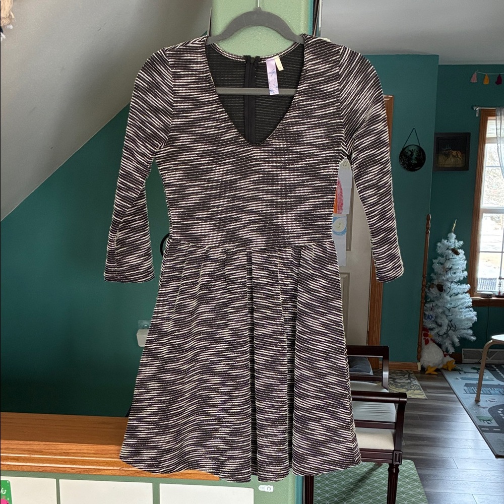 Alya Monochrome Textured Dress